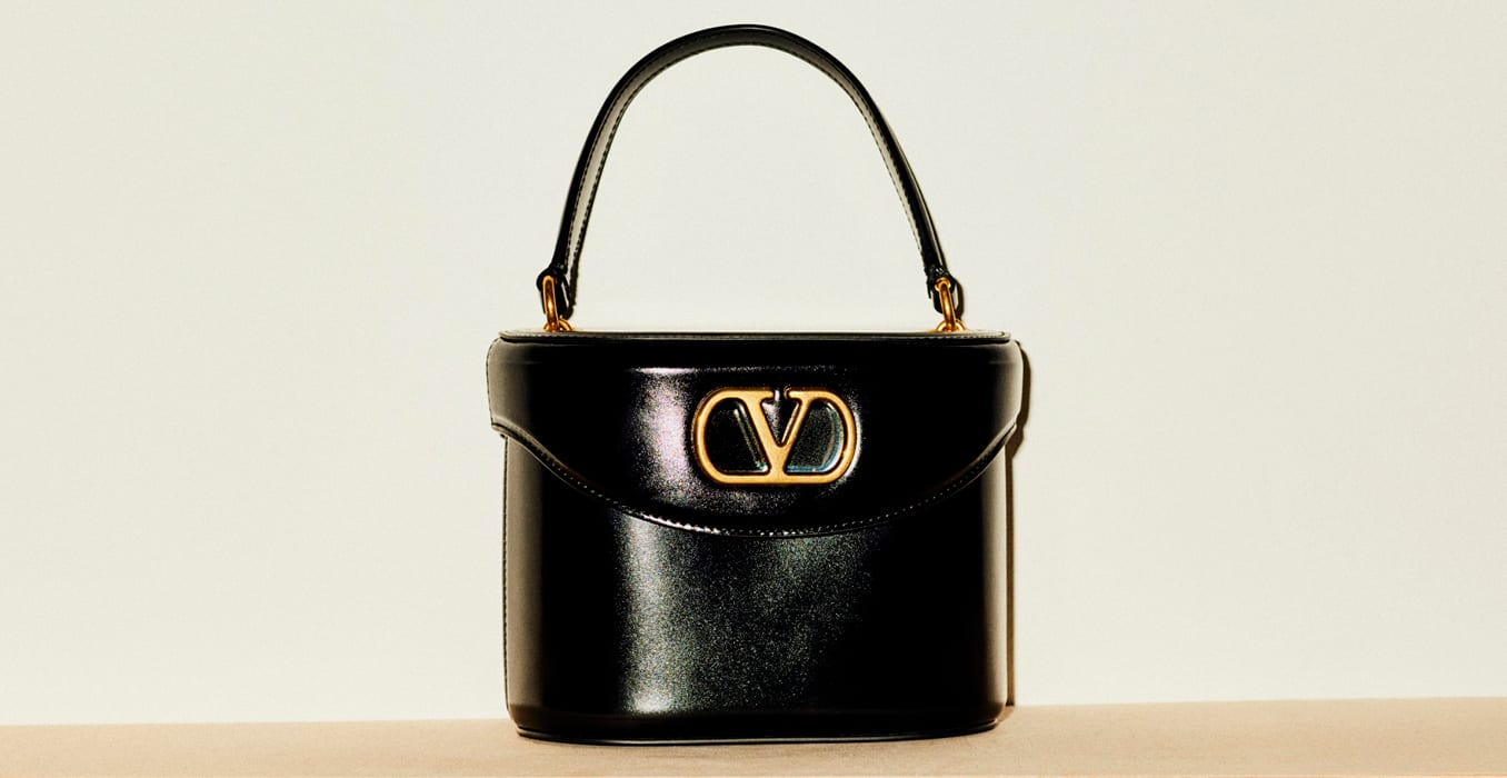 Sophisticated top-handle bags to hold close