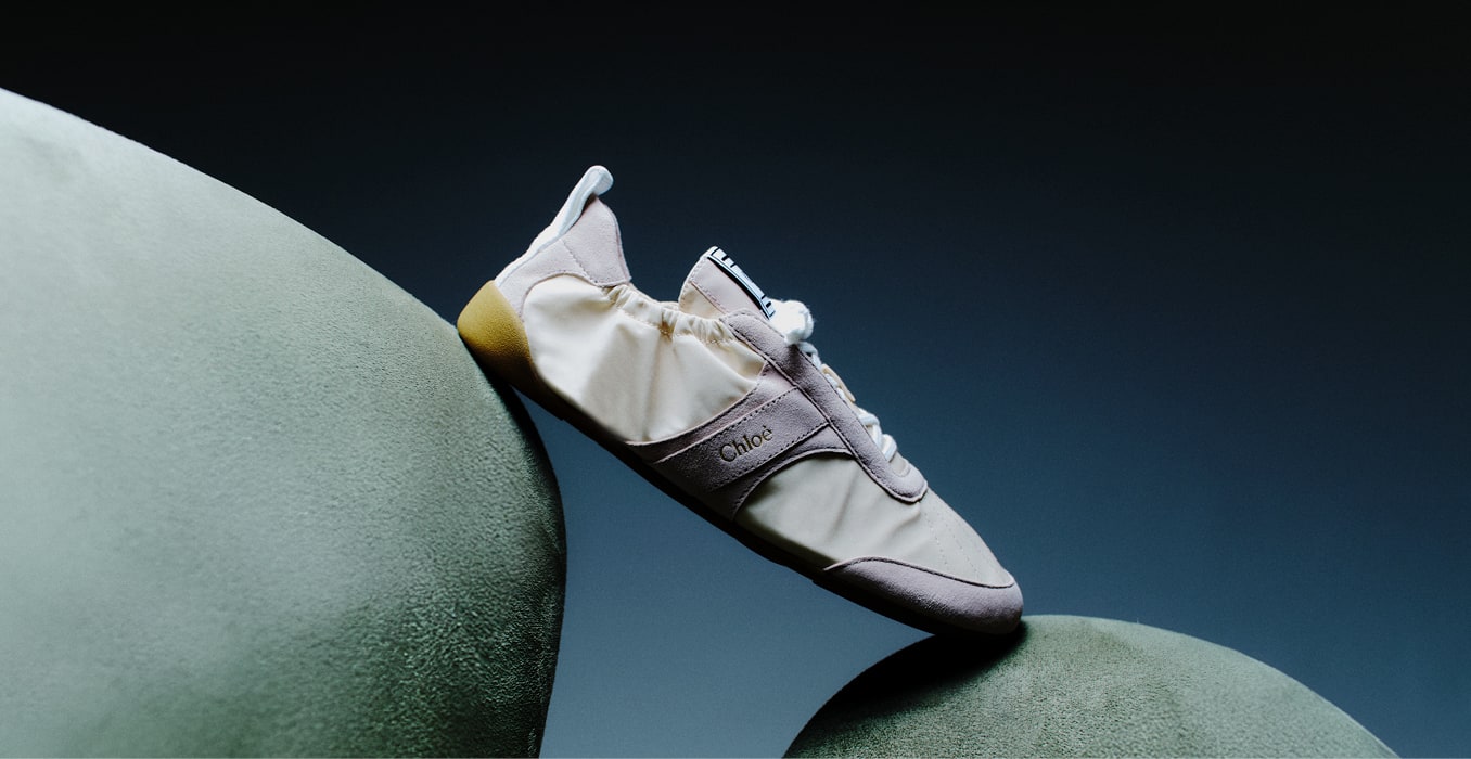 Muoviti con le sneakers del momento