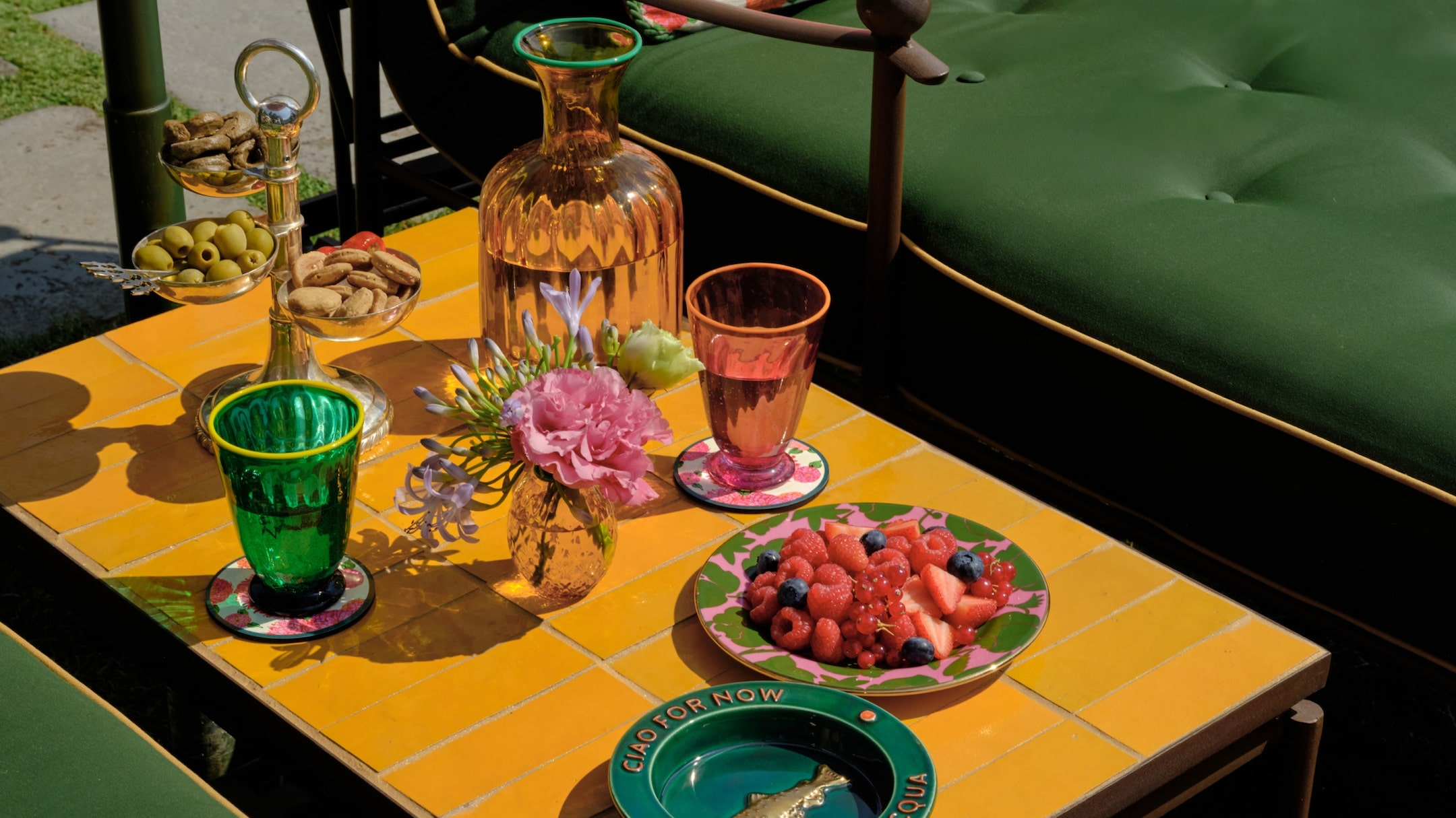 Let your tabletop reflect the season's radiance