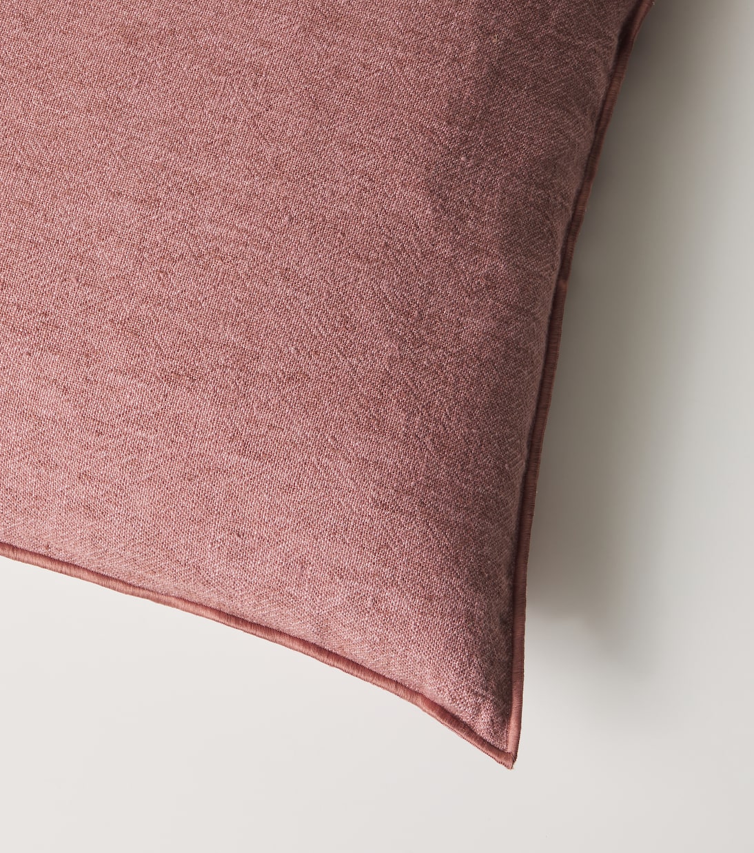 Linen crêpe cushion | Maison de Vacances