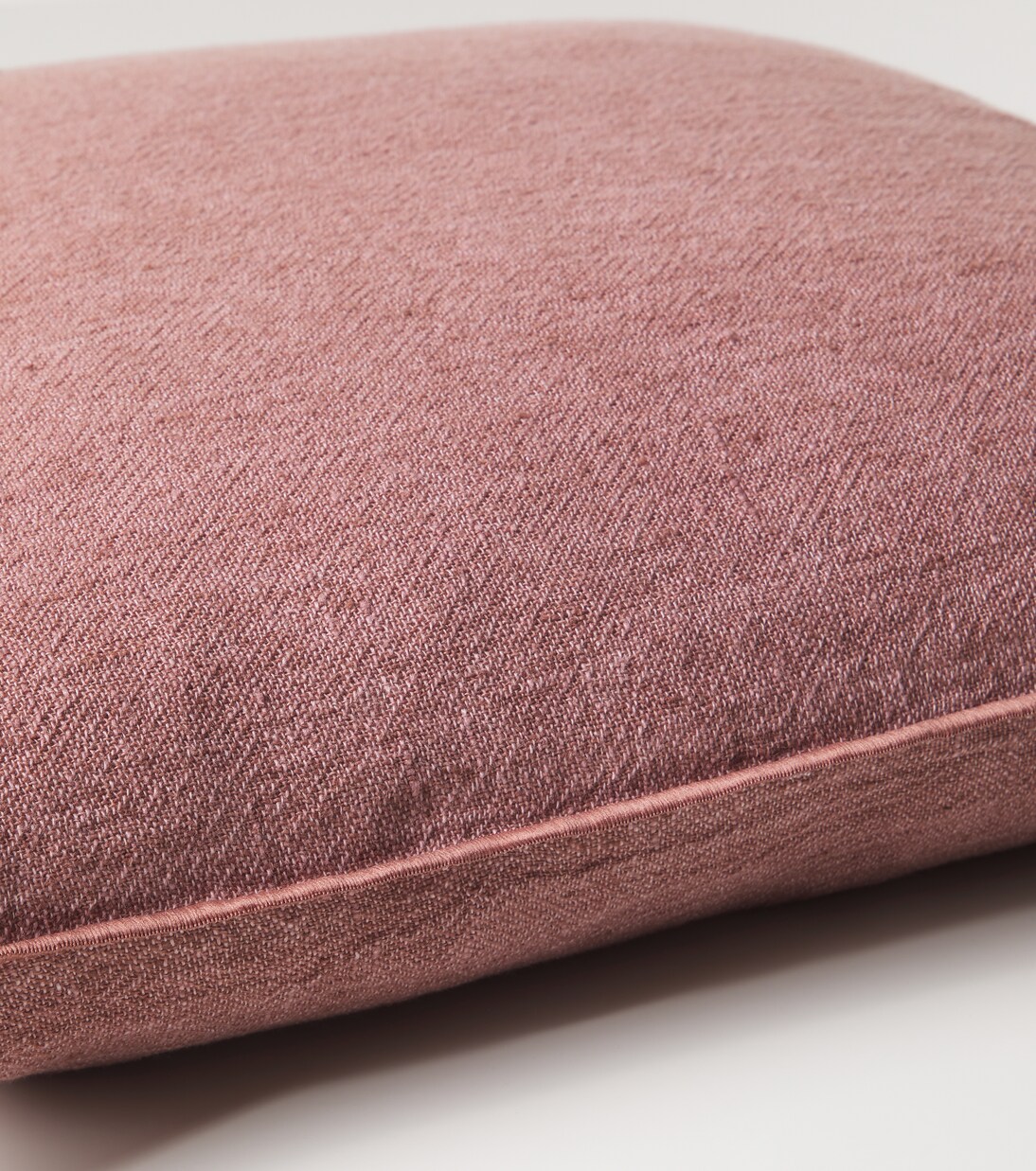 Linen crêpe cushion | Maison de Vacances
