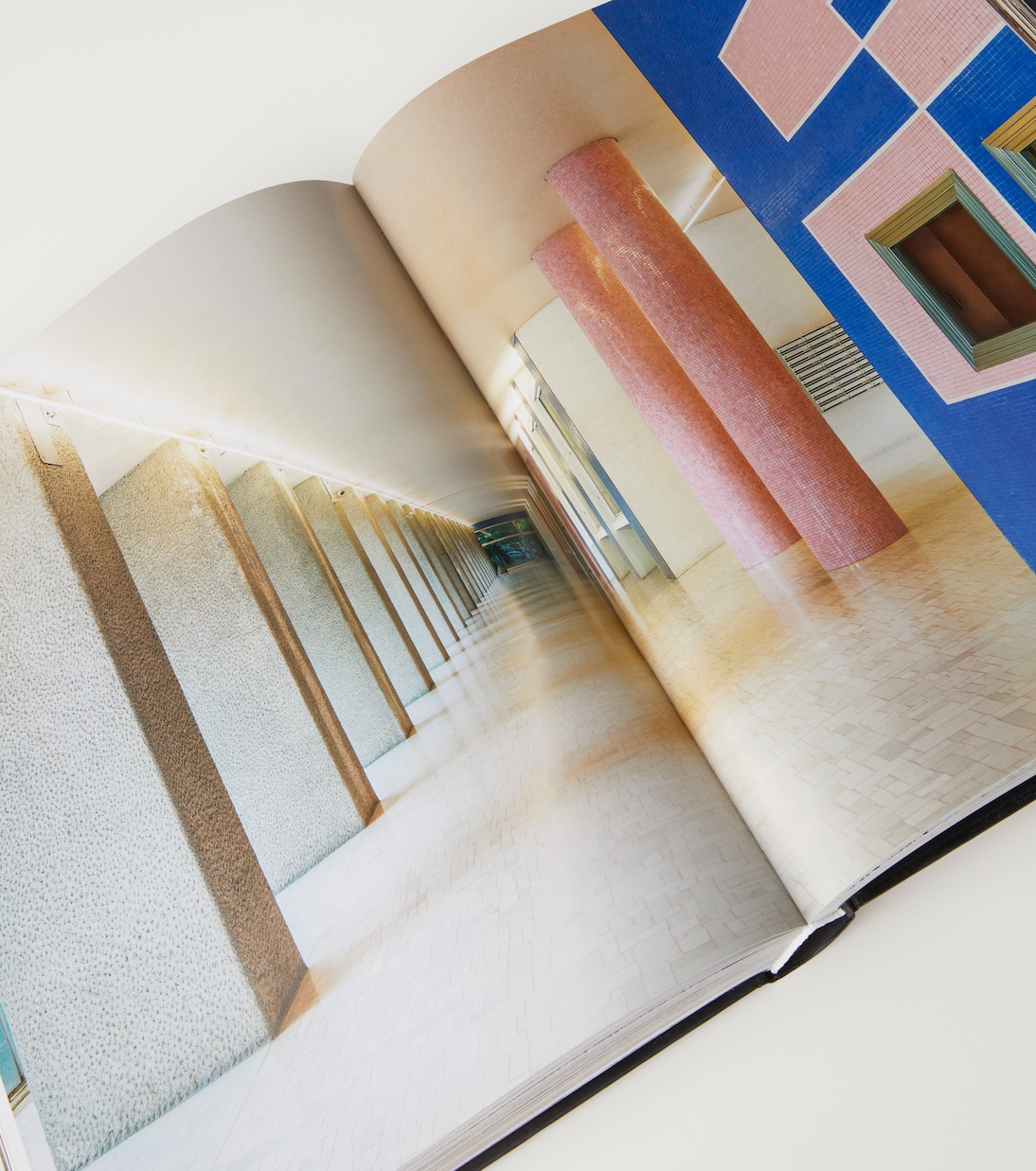 Coffee Table Book Entryways of Milan | Taschen