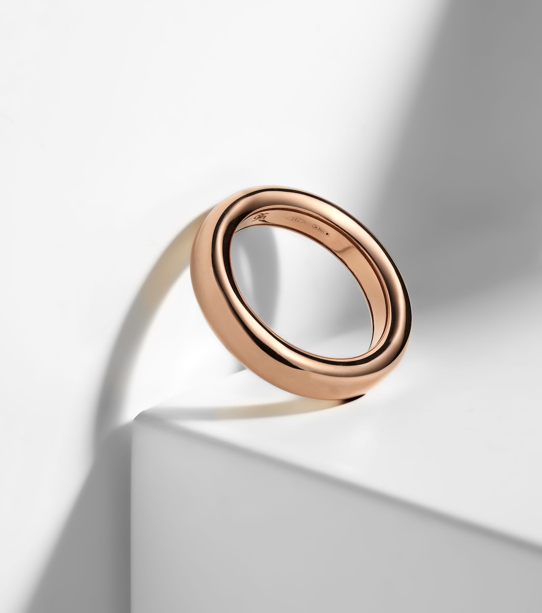 Iconica Extra Slim 18kt rose gold ring | Pomellato