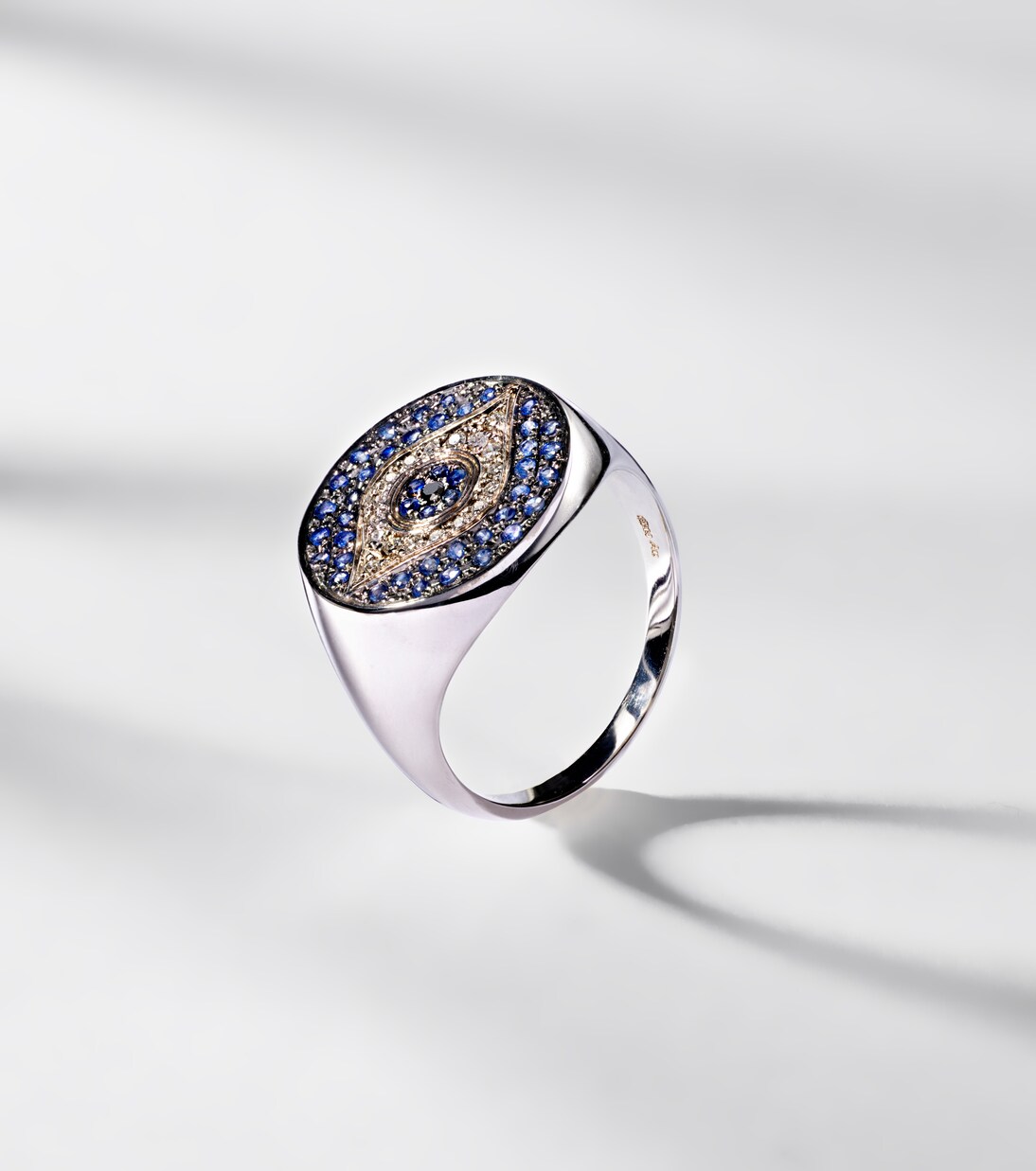 Dawn Chevalier 18kt gold ring with diamonds and sapphires | Ileana Makri