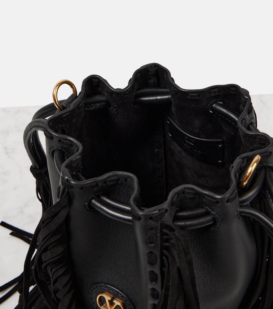 Sac seau Nellcôte Small en cuir | Valentino Garavani