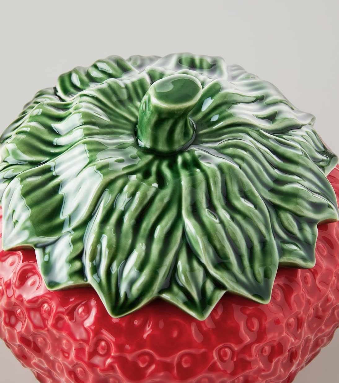Strawberries Large ceramic tureen | Bordallo Pinheiro