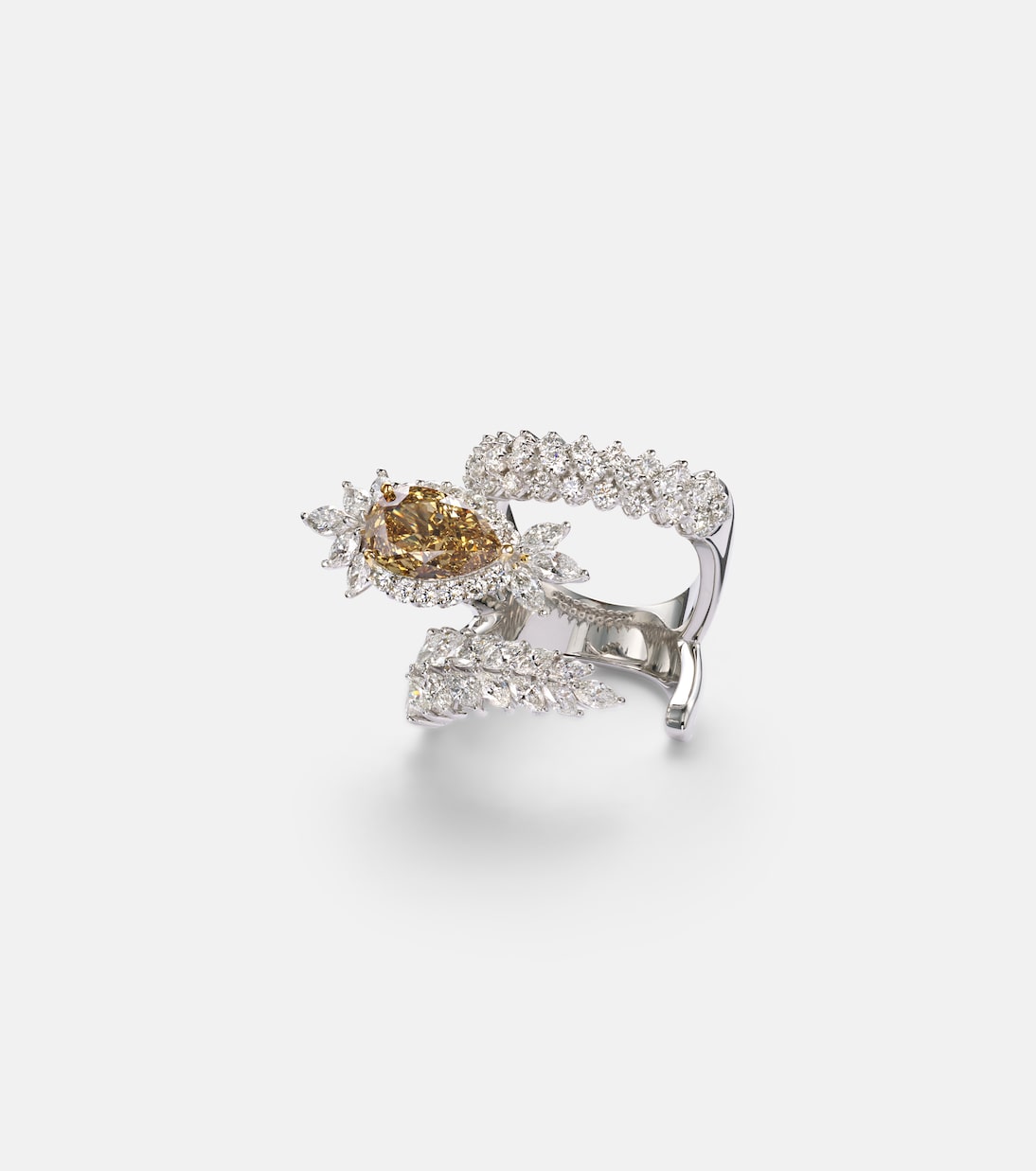Reign Supreme 18kt white gold ring with diamonds | Yeprem