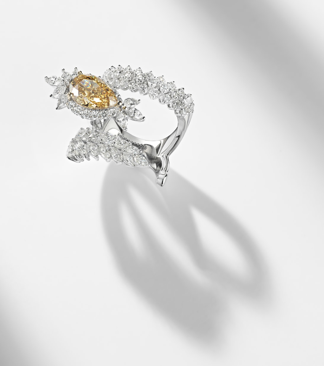 Reign Supreme 18kt white gold ring with diamonds | Yeprem