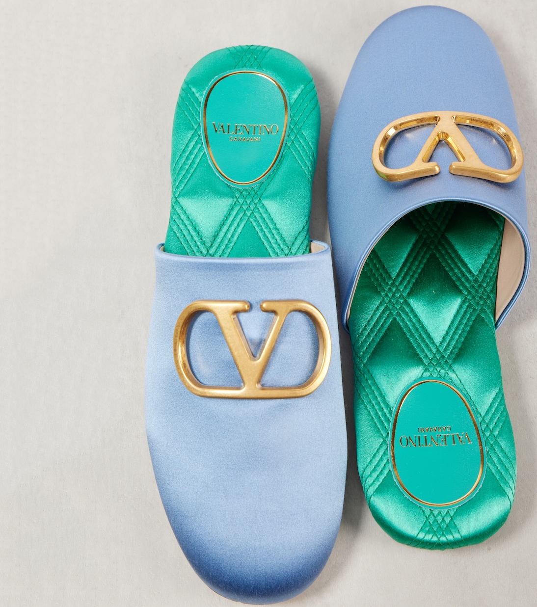 Slippers VLogo Signature aus Satin | Valentino Garavani