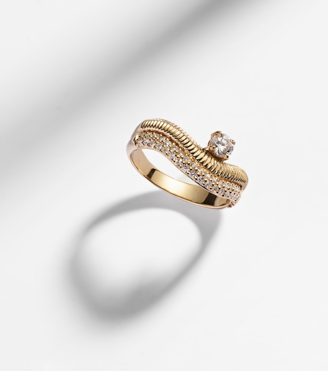 Ring Anjelica aus 14kt Gelbgold (585/1000) mit Diamanten | Stone and Strand