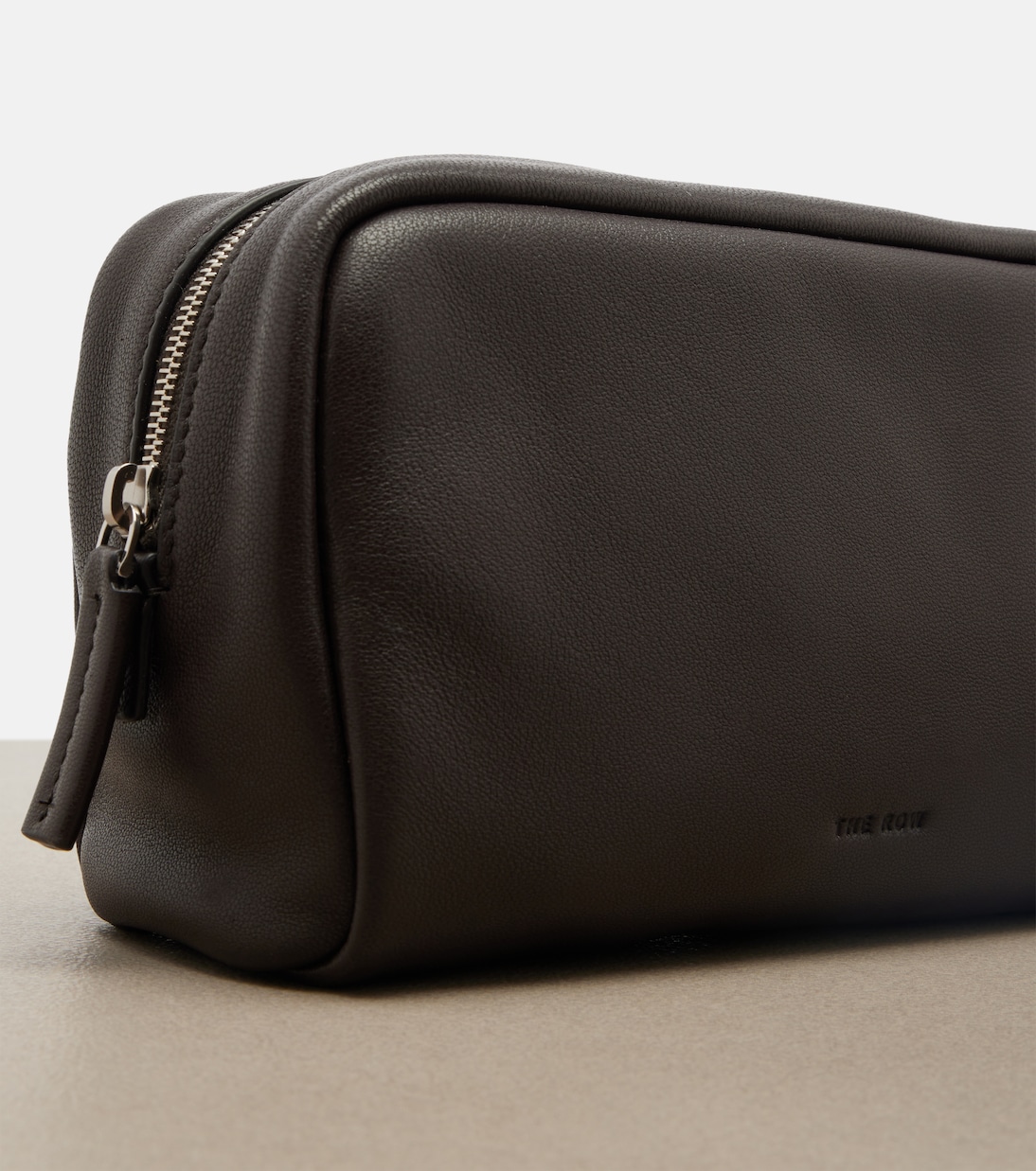 Pouch Astra Small de piel | The Row