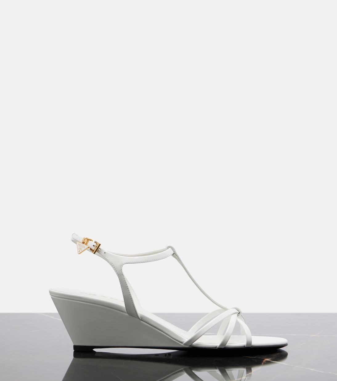 Sandali con zeppa in vernice | Prada