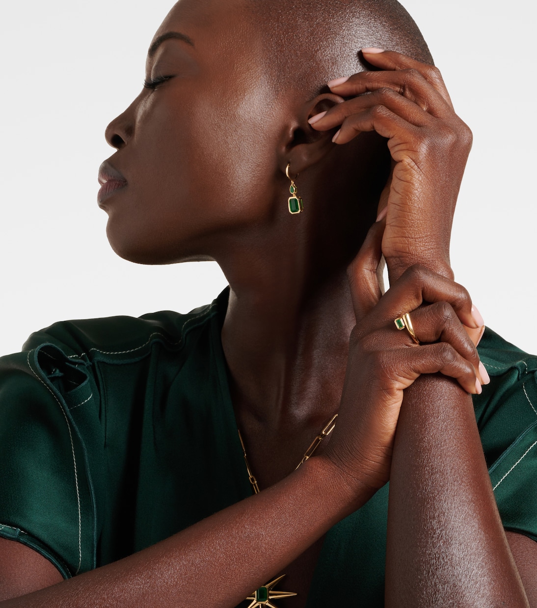 Bague Bypass en or 18 ct, émeraudes et saphirs | Shay Jewelry