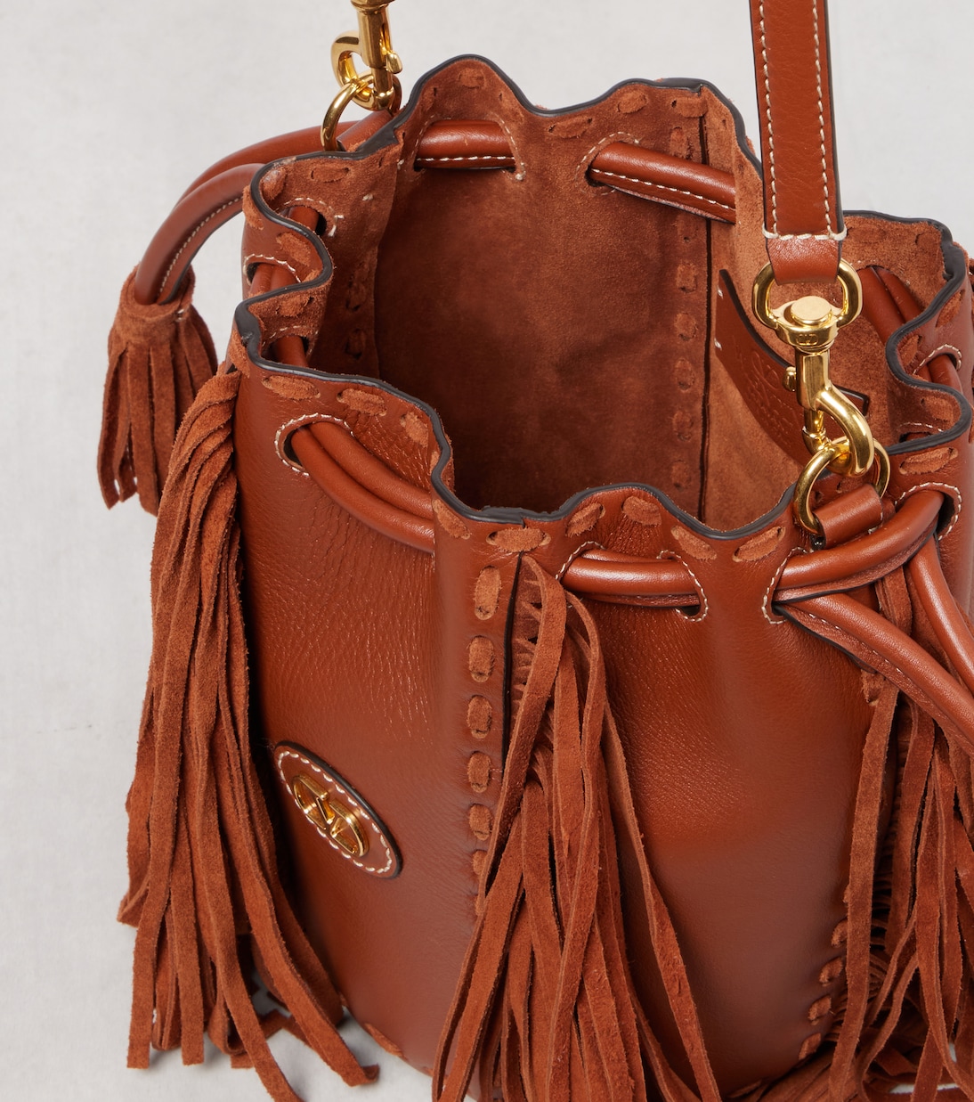 Nellcote Small leather bucket bag | Valentino Garavani