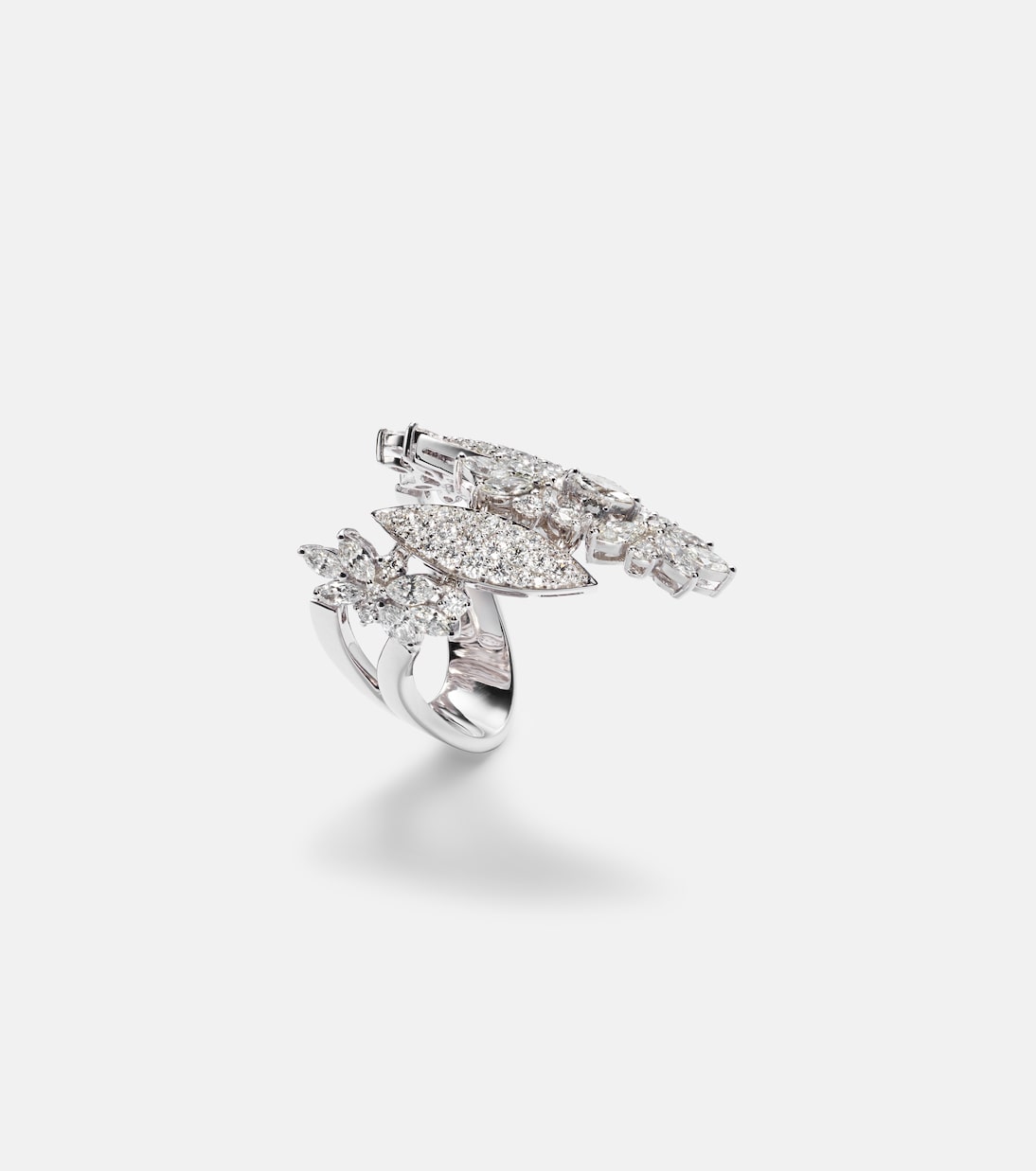 18kt white gold ring with diamonds | Yeprem