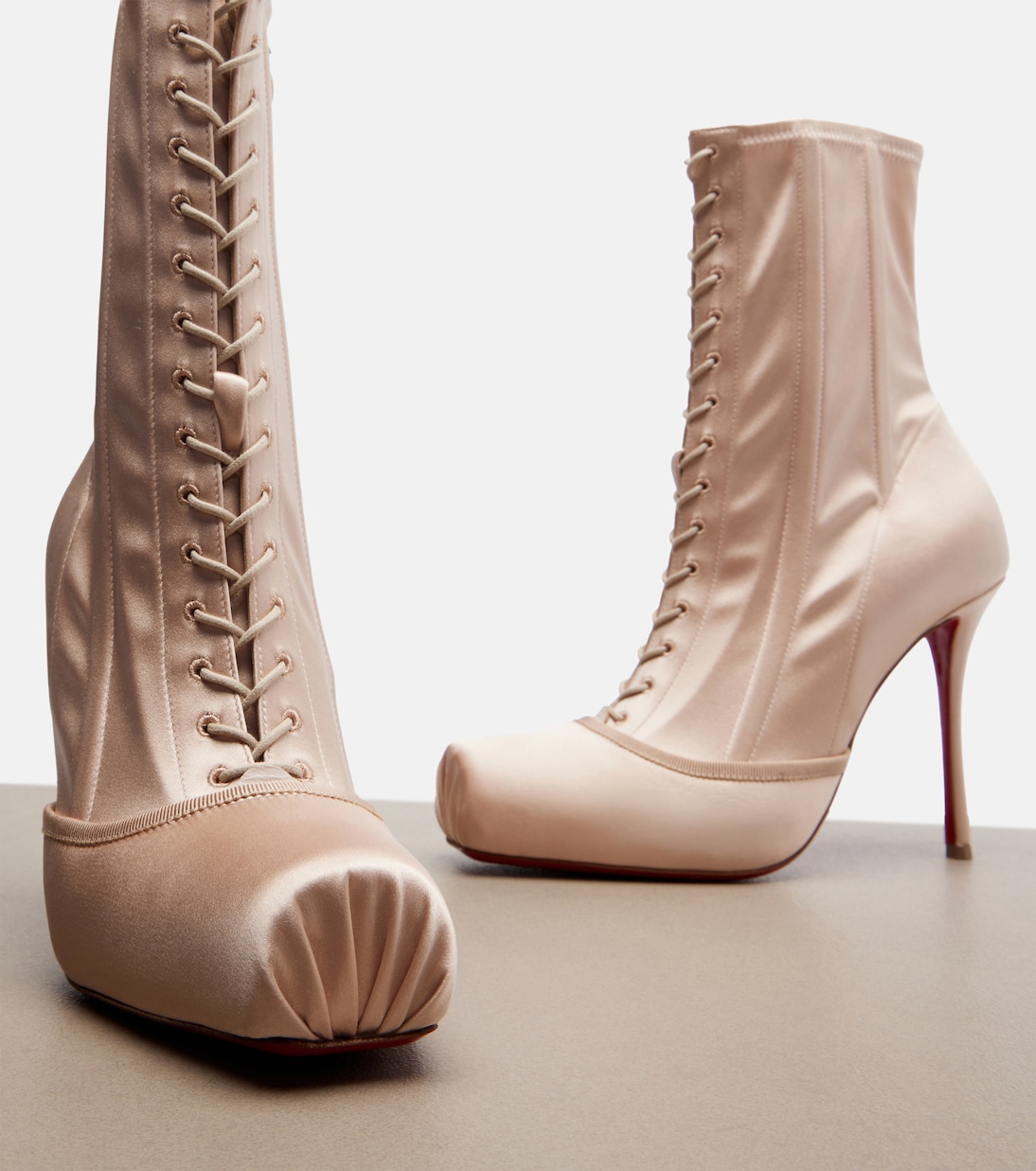 Bottines Pavlova en crêpe de satin | Christian Louboutin