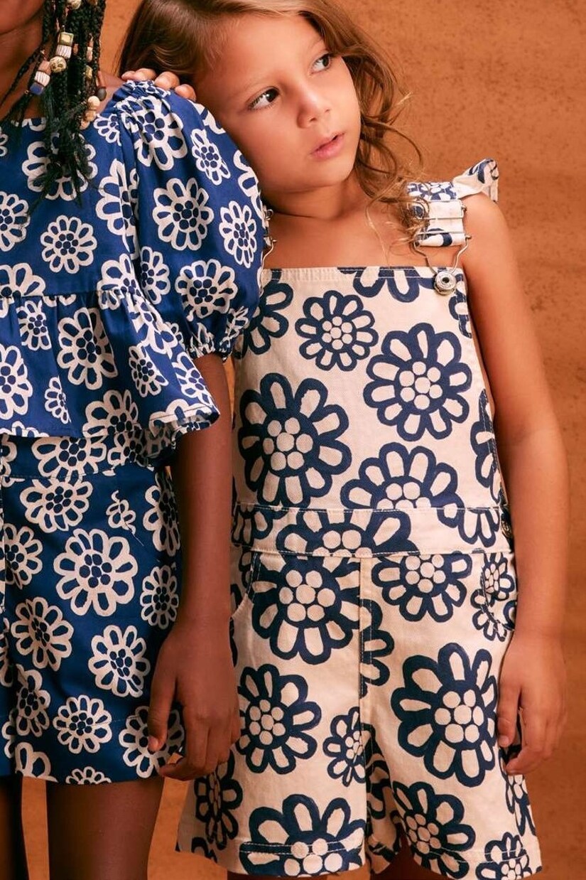 Ruffled floral denim overalls  | Fábula