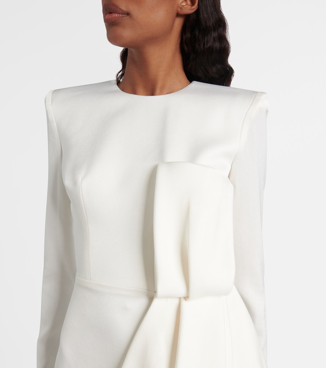 보우 디테일 크레이프 새틴 이브닝 가운 | Alex Perry