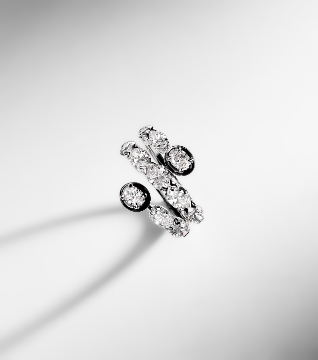 Ring aus 18kt Weißgold mit Emaille und Diamanten | Kamyen