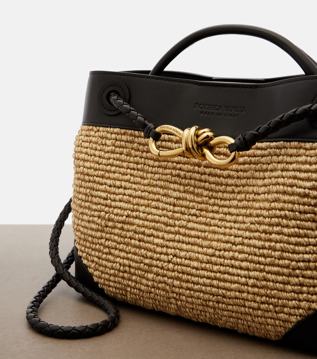 Tote Bag Andiamo Small aus Raffiabast mit Leder | Bottega Veneta