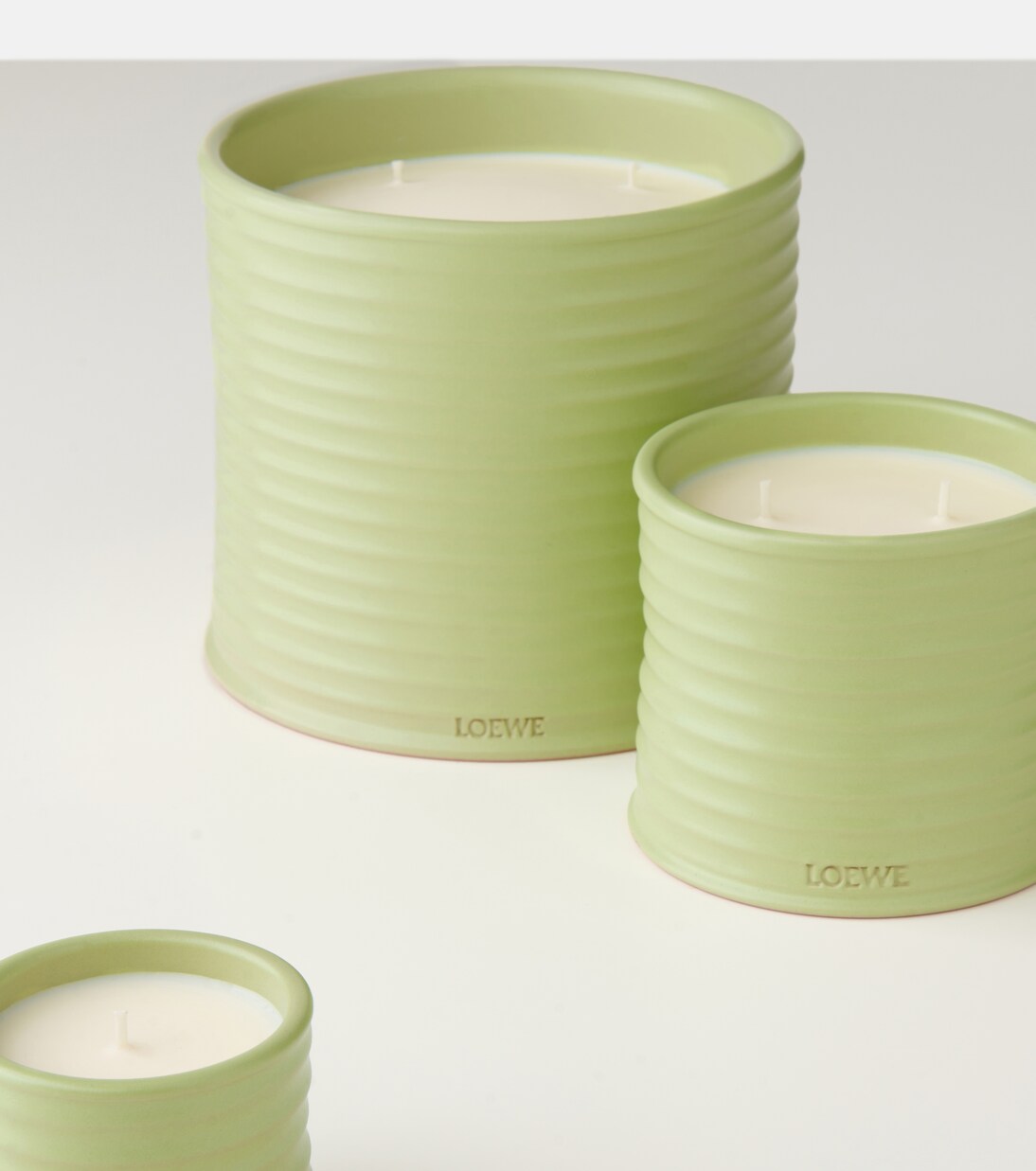Cucumber Medium scented candle | Loewe Home Scents