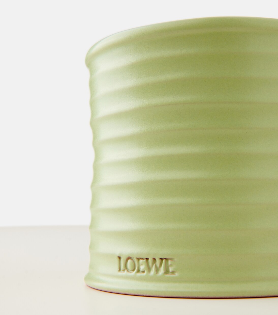 Cucumber Medium scented candle | Loewe Home Scents