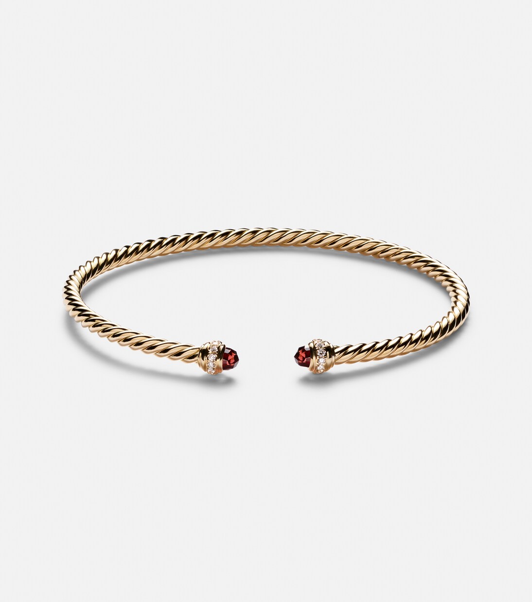 Armreif Cablespira® Flex aus 18kt Gelbgold mit Diamanten und Granat | David Yurman