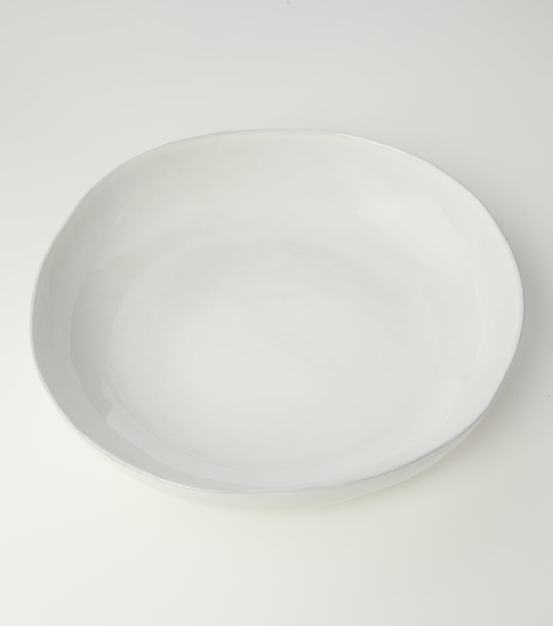 La Mère serving bowl by Marie Michielssen  | Serax