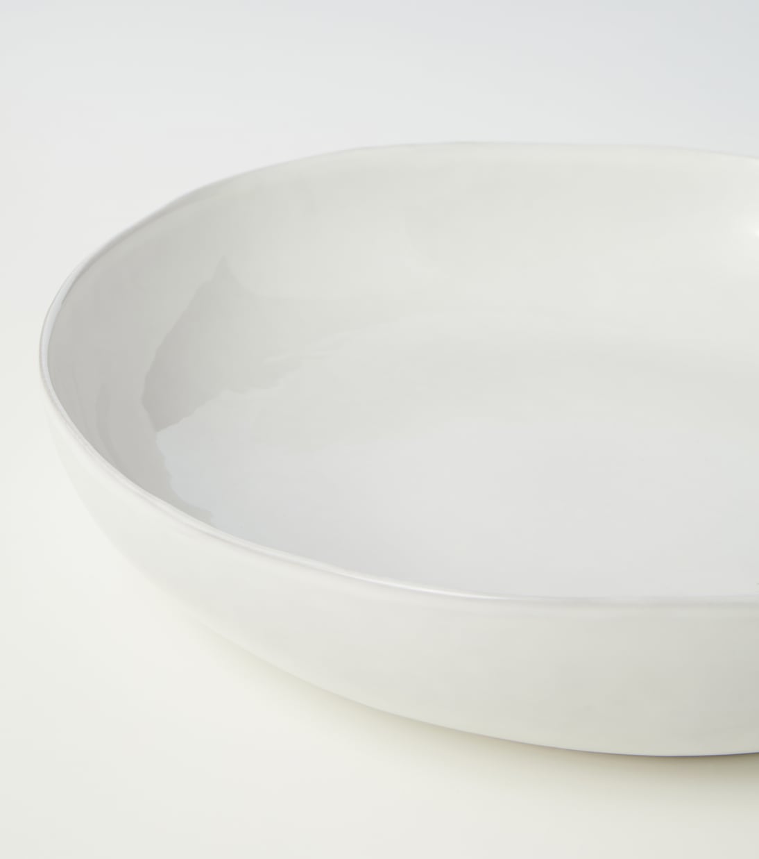 La Mère serving bowl by Marie Michielssen  | Serax