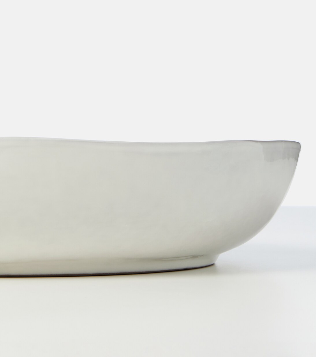 La Mère serving bowl by Marie Michielssen  | Serax