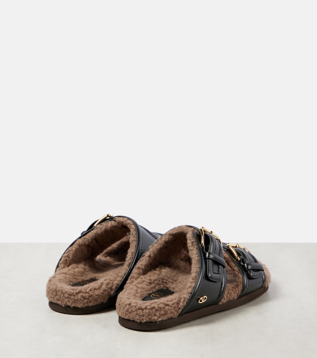 Sandalen aus Leder mit Faux Fur | Valentino Garavani