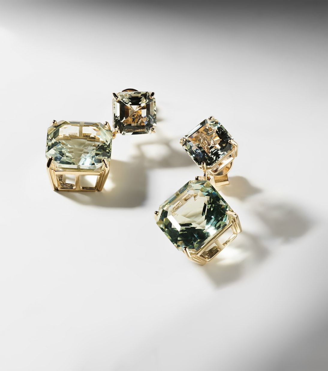 أقراط للأذن من الذهب 14 قيراط مع جمشت | Mateo