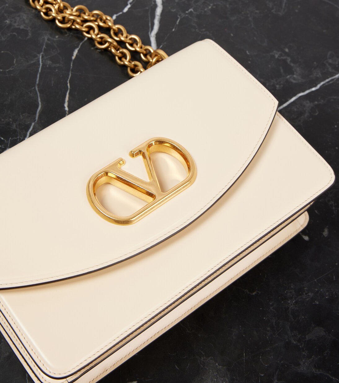 Vain Medium leather shoulder bag | Valentino Garavani