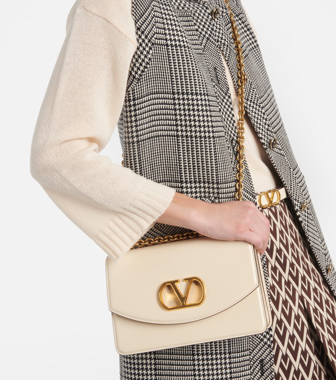 Vain Medium leather shoulder bag | Valentino Garavani