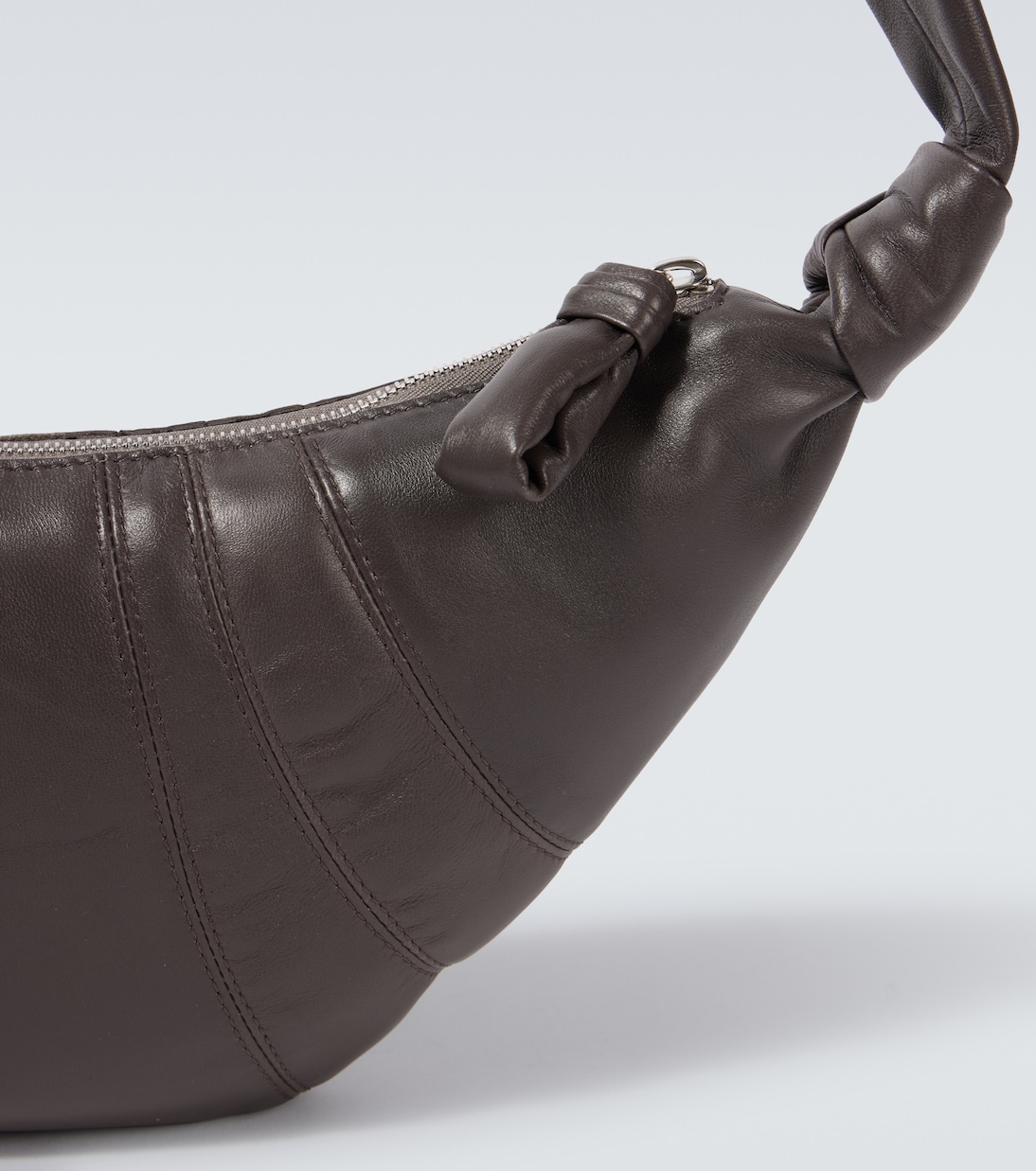 Messenger Bag Croissant Small aus Leder | Lemaire