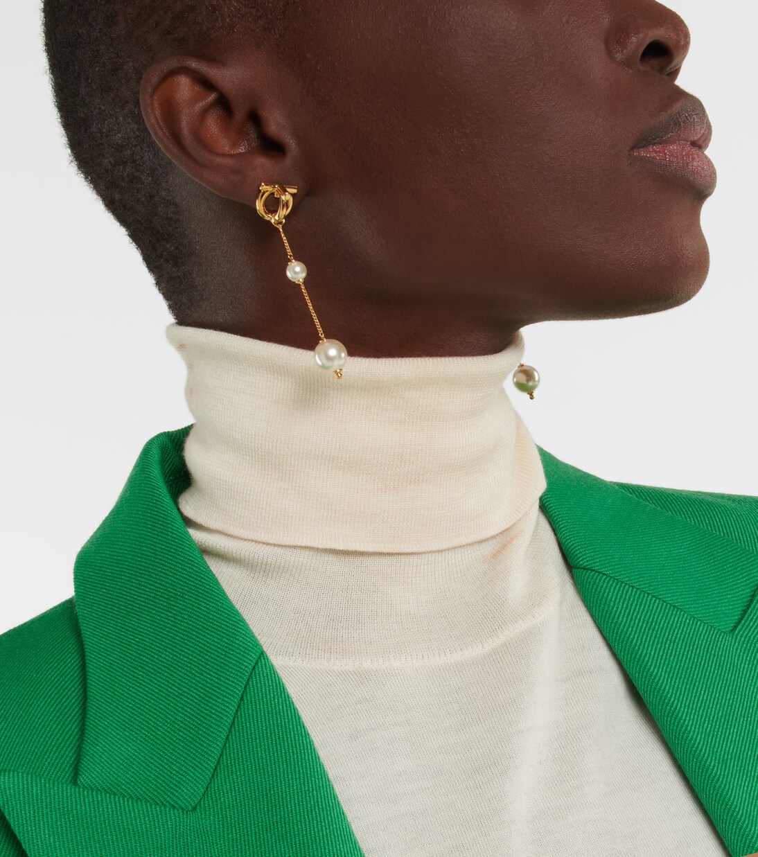 Gancini faux pearl drop earrings | Ferragamo