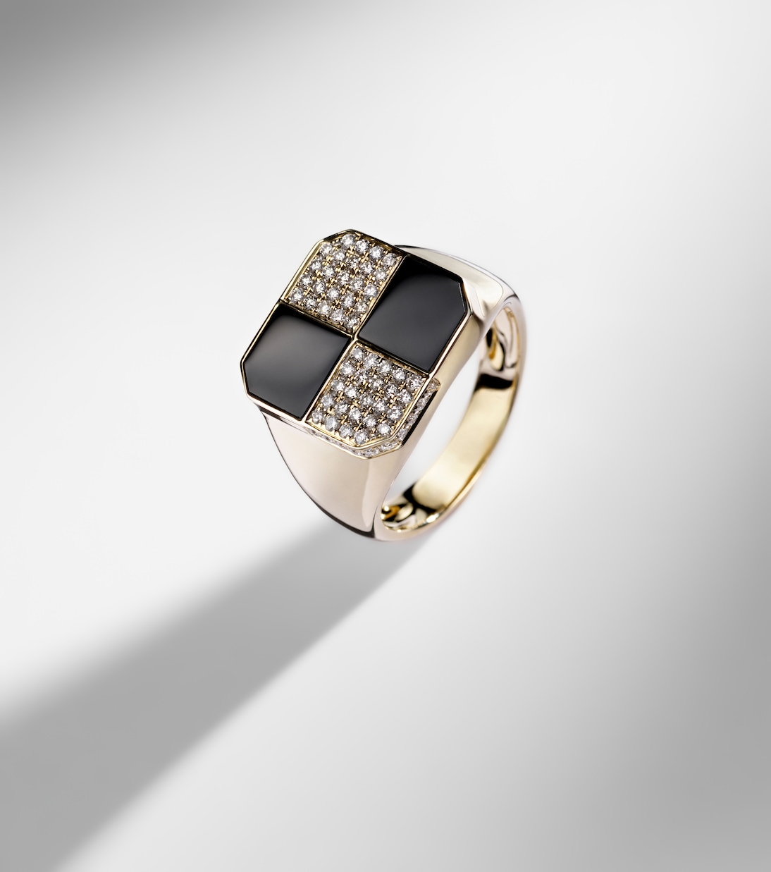 Damier 9kt gold ring with diamonds and onyx | Yvonne Léon
