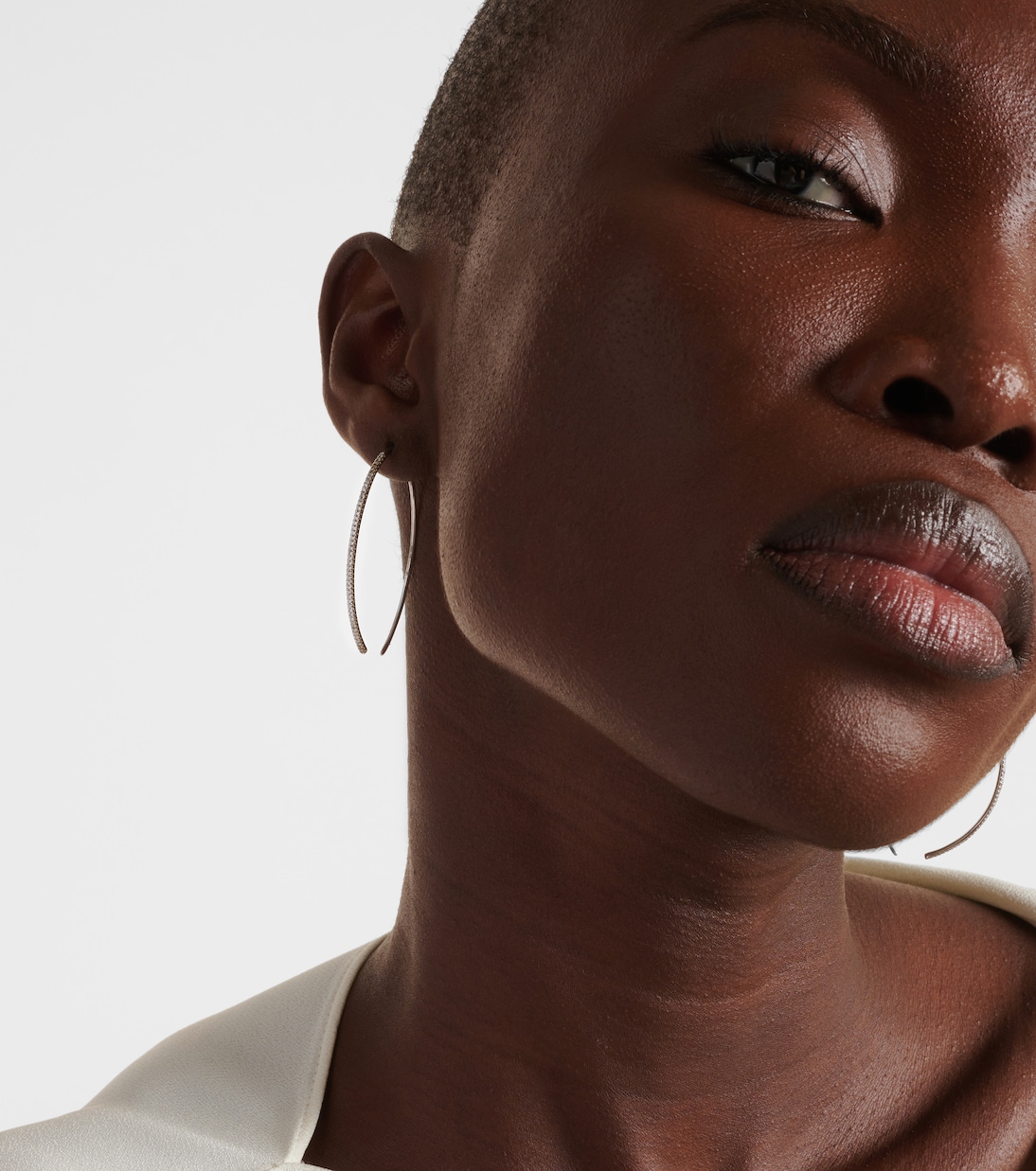 Orecchini a cerchio Eye in oro 18kt con diamanti | Ileana Makri