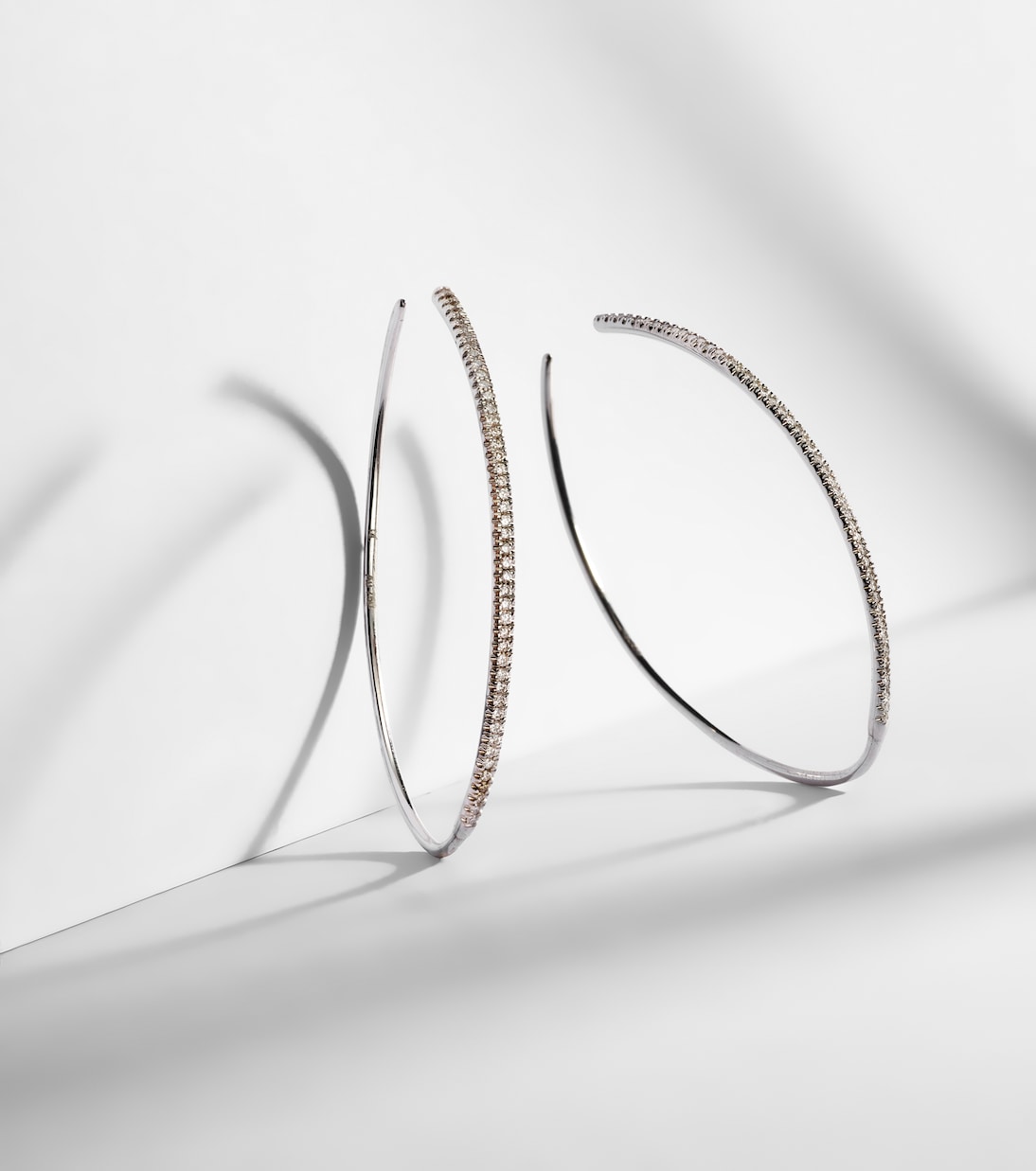 Orecchini a cerchio Eye in oro 18kt con diamanti | Ileana Makri