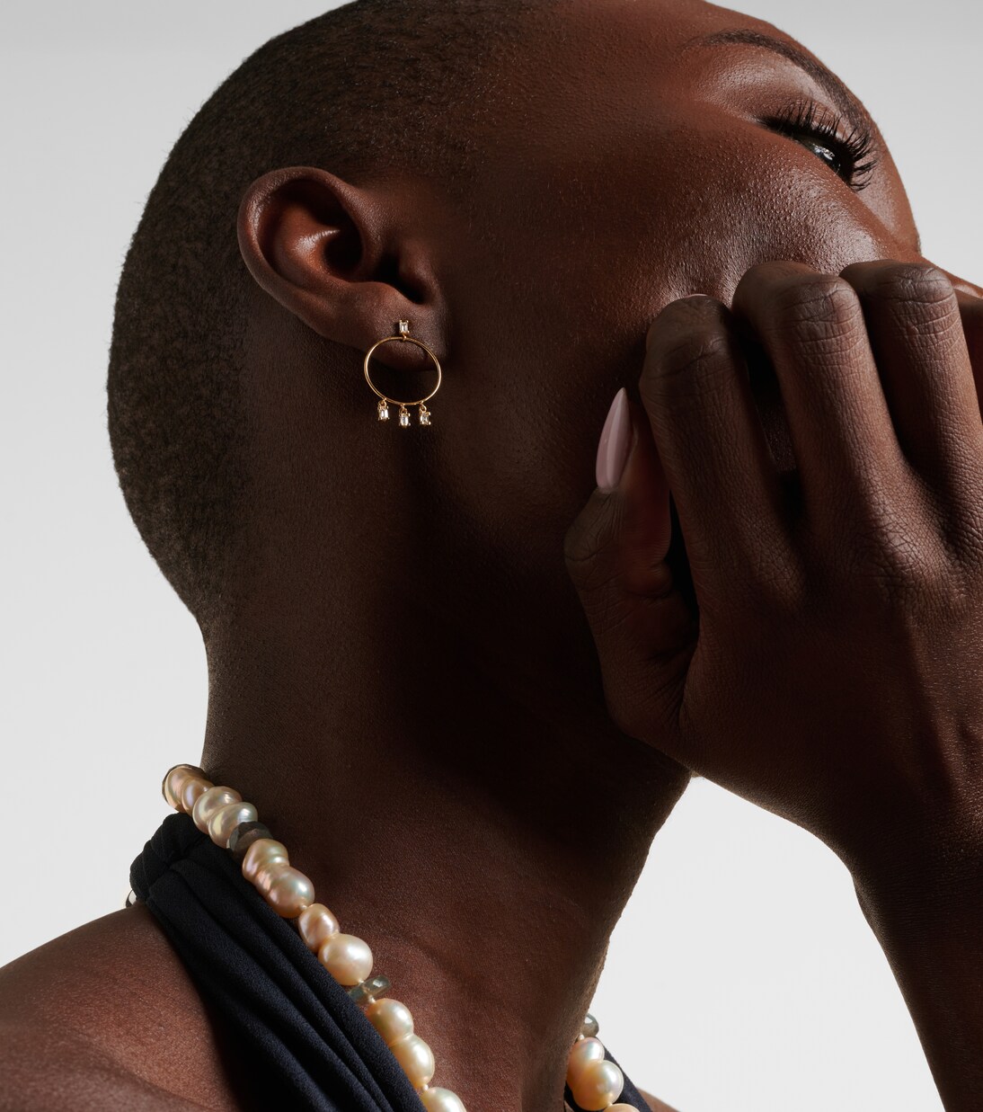 Orecchini a cerchio in oro giallo 18kt con diamanti | Ileana Makri