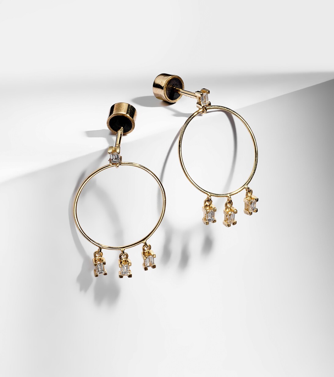 Orecchini a cerchio in oro giallo 18kt con diamanti | Ileana Makri