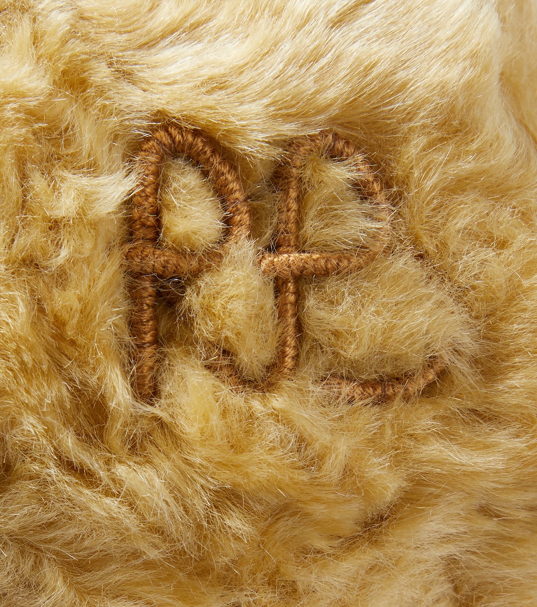 Mütze aus Faux Fur | Ruslan Baginskiy