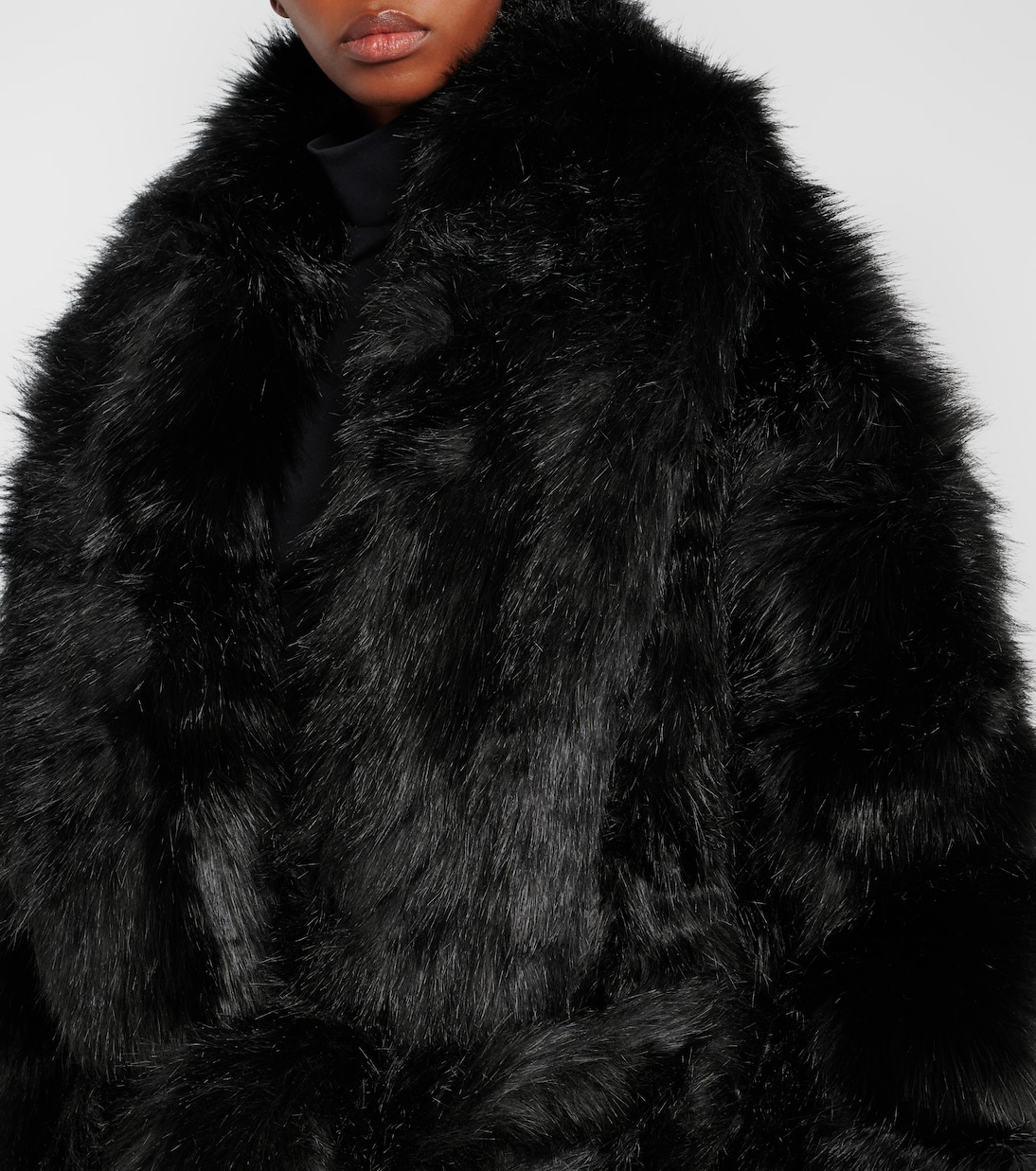 Mantel Vast aus Faux Fur | Entire Studios