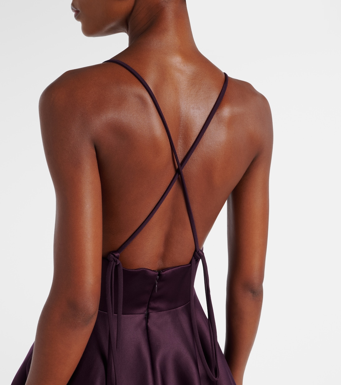 Robe Avalon aus Satin | Solace London