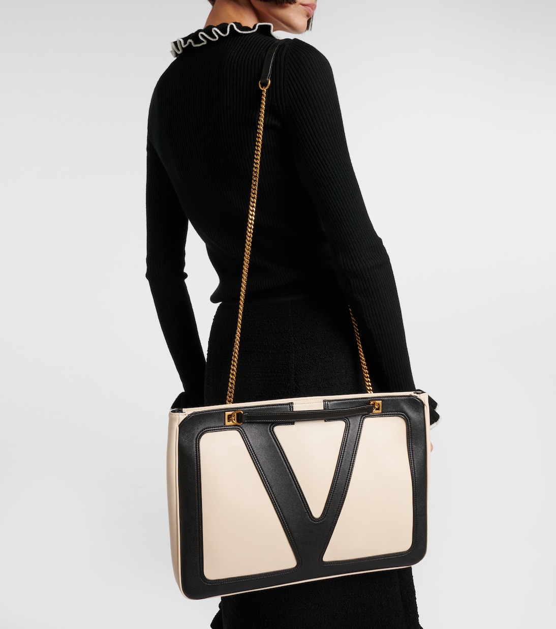 Viva Superstar Medium leather tote bag | Valentino Garavani