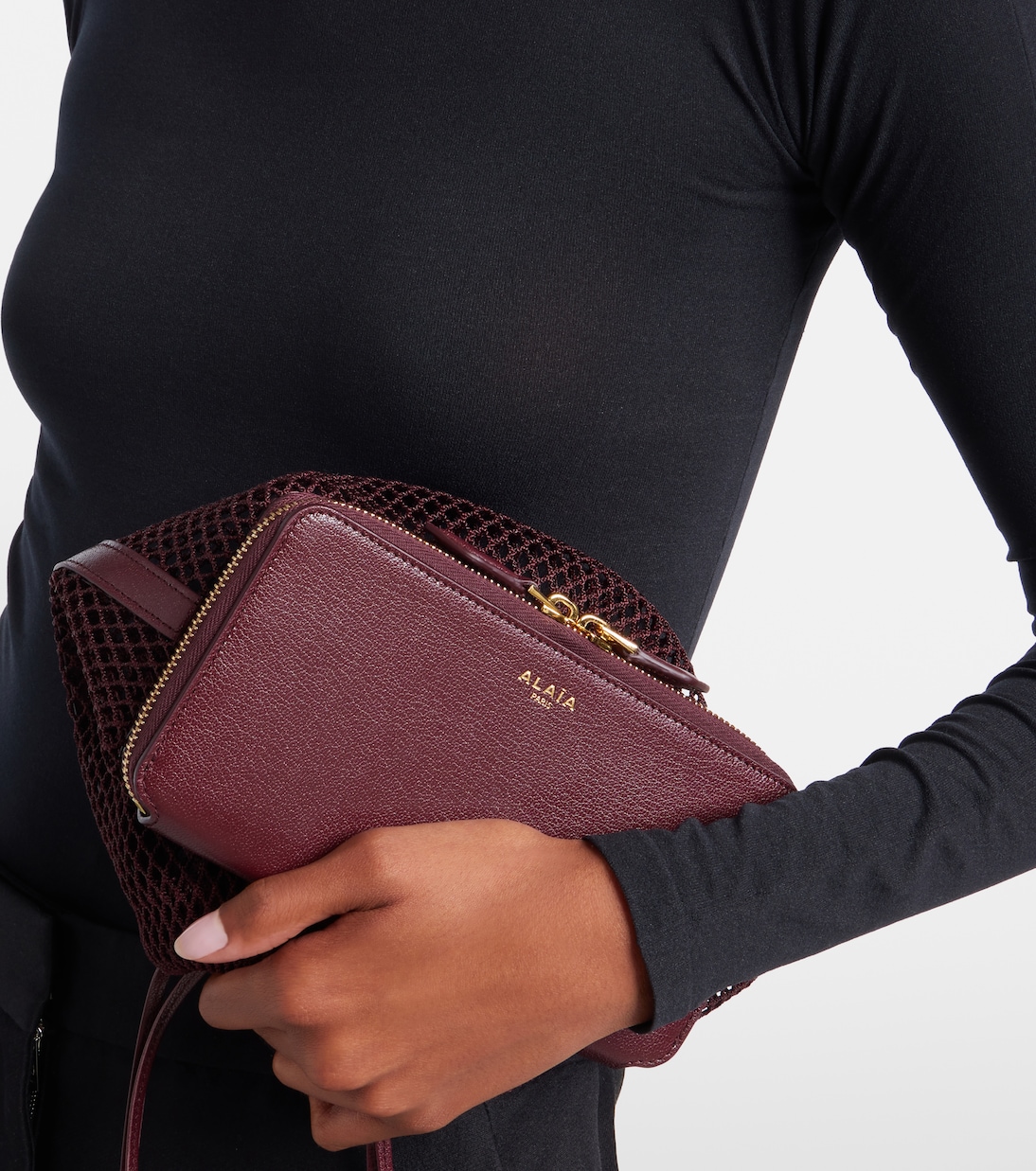 Le Pochon fishnet bucket bag | Alaïa