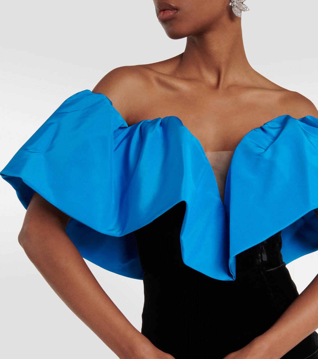 Abito lungo in taffetà con volant | Monique Lhuillier