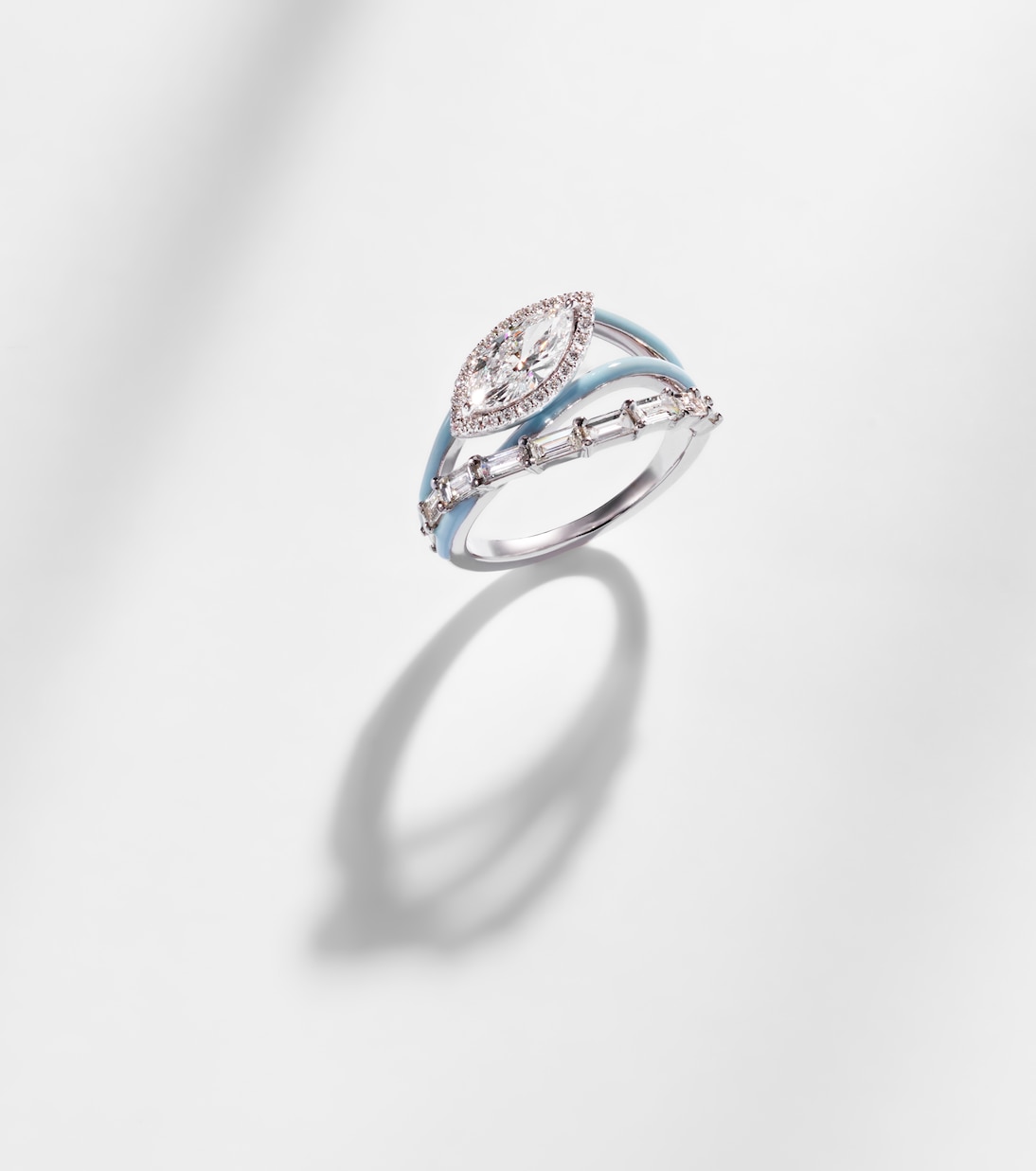 خاتم من الذهب الأبيض 18 قيراط مع الألماس والمينا | Kamyen