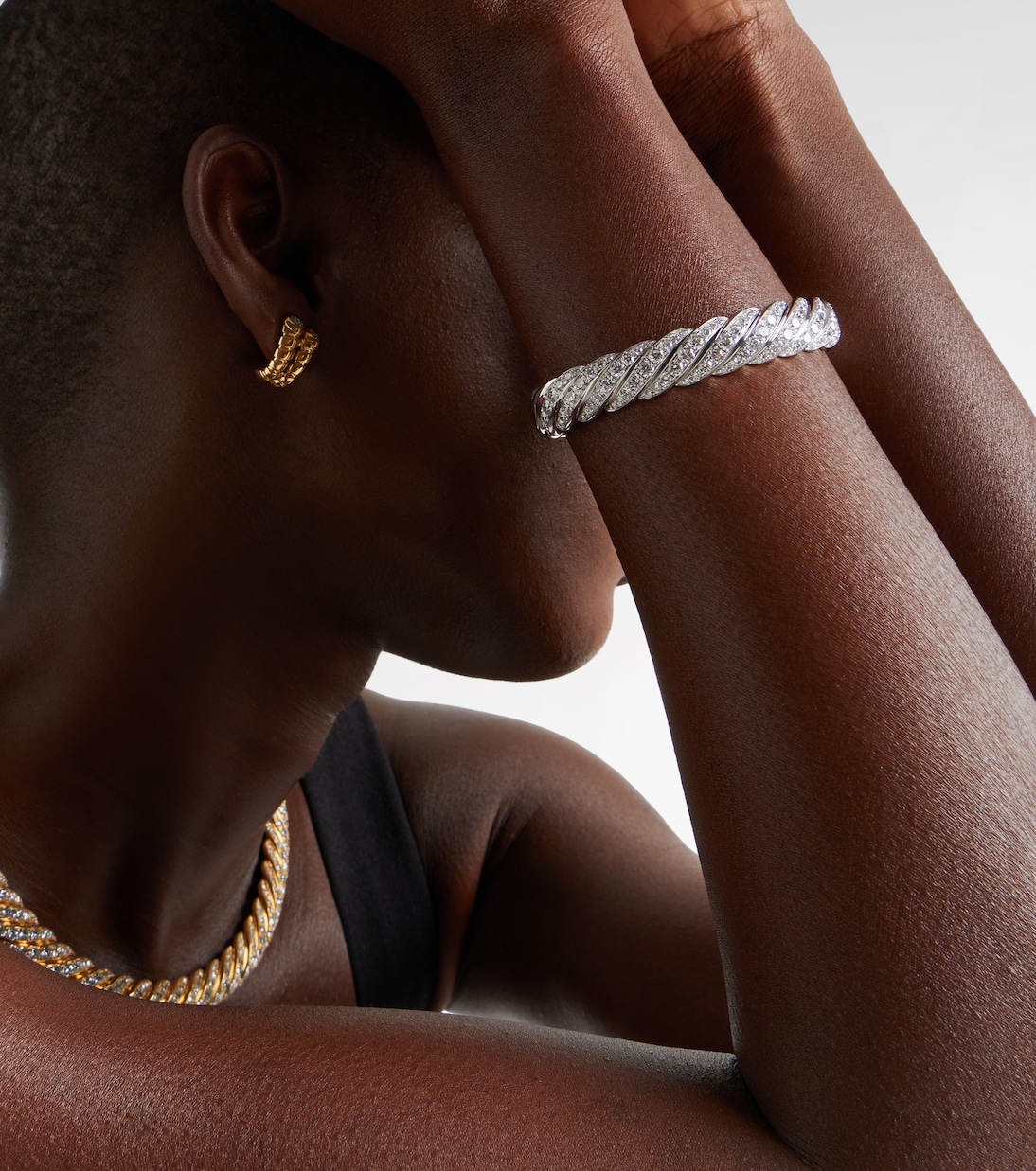 Armreif Sculpted Cable Flex® aus 18kt Weißgold mit Diamanten | David Yurman