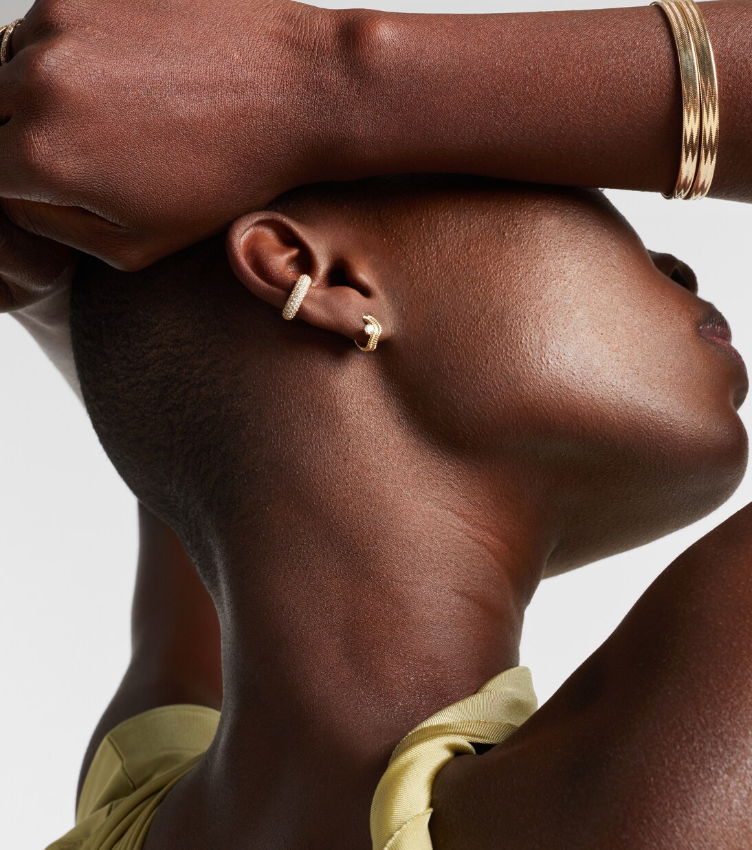 Einzelner Ear Cuff aus 14kt Gelbgold (585/1000) mit Diamanten | Stone and Strand